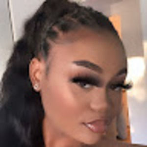 Meet your Posher, Amirah